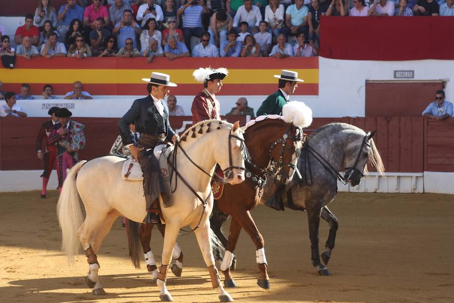 La corrida de rejones deja 10 orejas