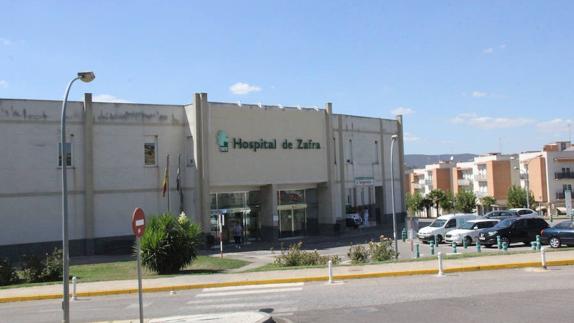 Exterior de la entrada principal del hospital de Zafra.