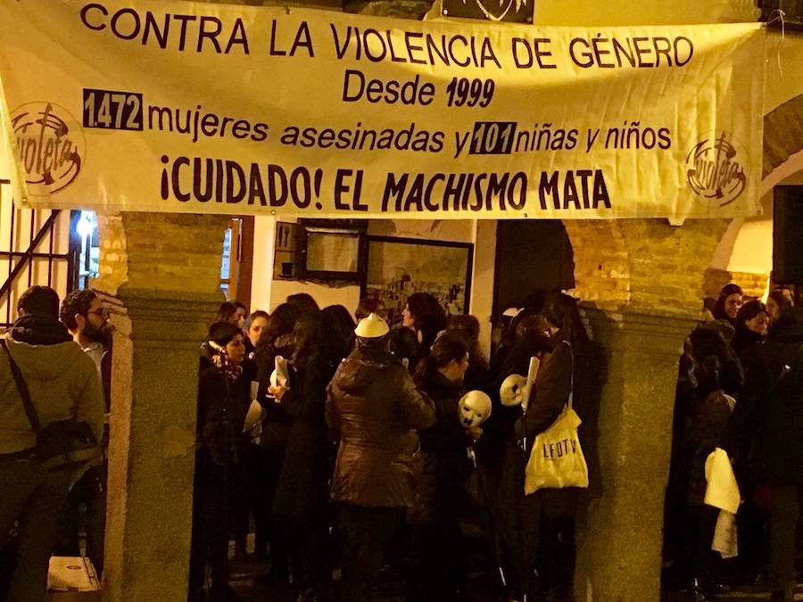 Zafra Violeta visibiliza 90 feminicidios bajo el manifiesto "No nos cansáis"