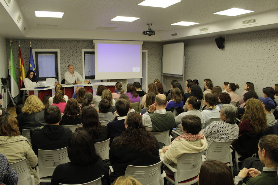 Gran asistencia de público en la charla sobre TDAH "Algo más que problemas de atención, nuevas estrategias terapéuticas"