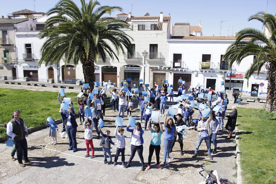 Más de 60 personas celebran la diferencia en el Día del Autismo