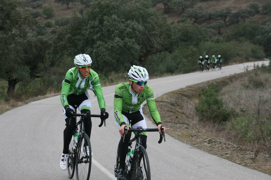 Nacho y Adri en un entreno de equipo 