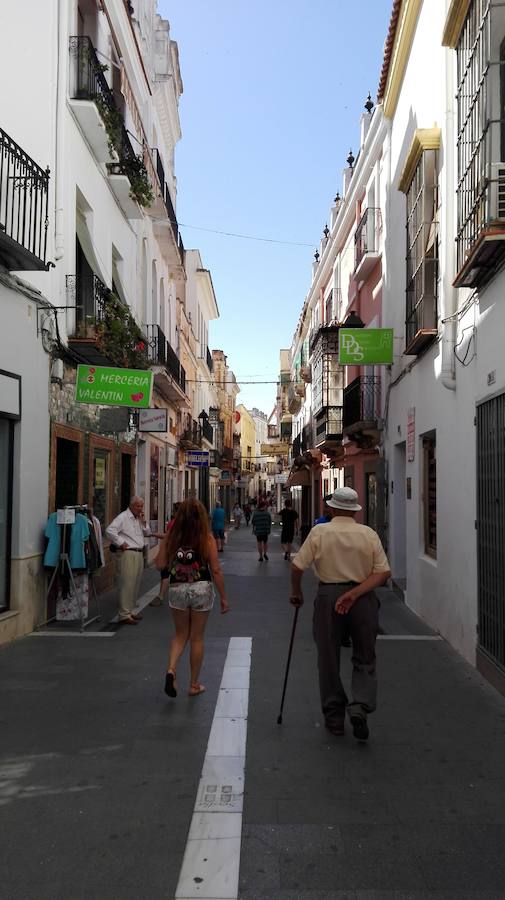 La calle Sevilla en verano 