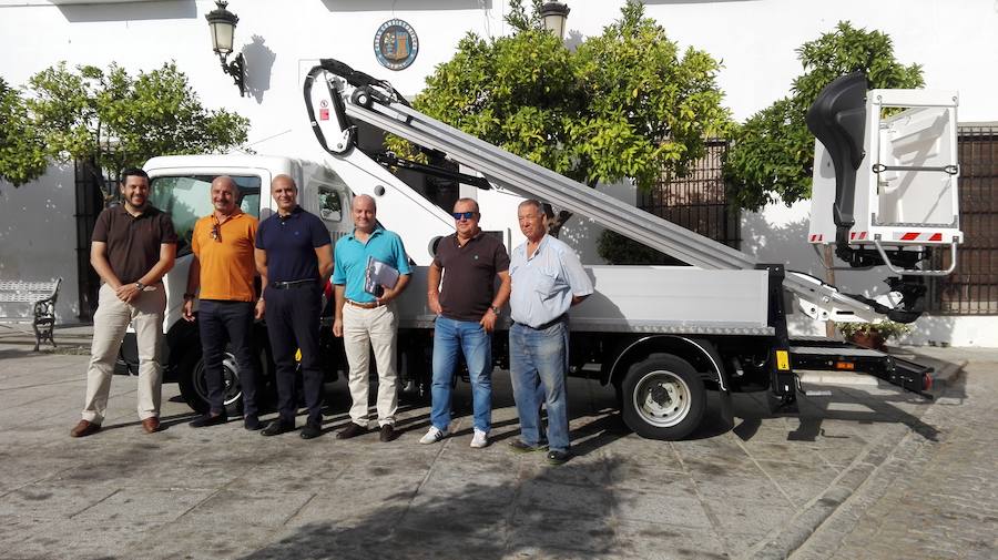 El servicio de electricidad del Consistorio cuenta con un nuevo camión grúa