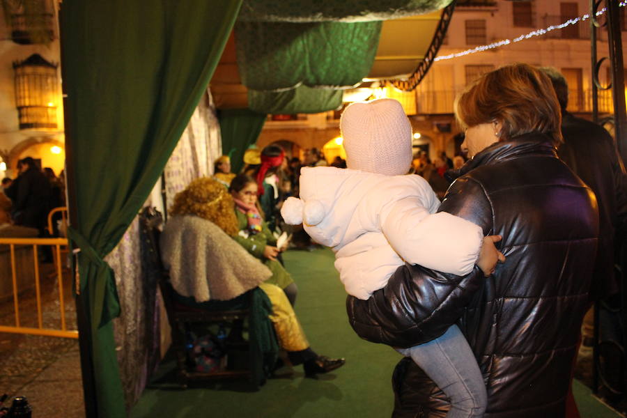 Largas colas para ver a los Reyes Magos