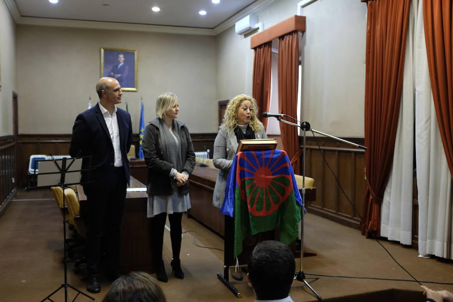El Ayuntamiento acoge la lectura del Manifiesto del Día del Pueblo Gitano