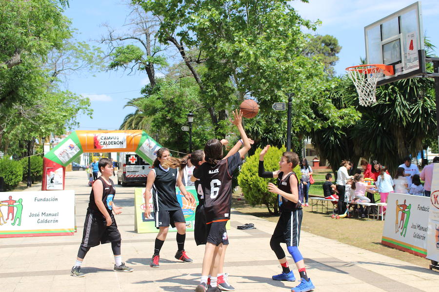 Un centenar de personas participan en el torneo 3x3 de baloncesto de Asmi y la Asociación José Manuel Calderón
