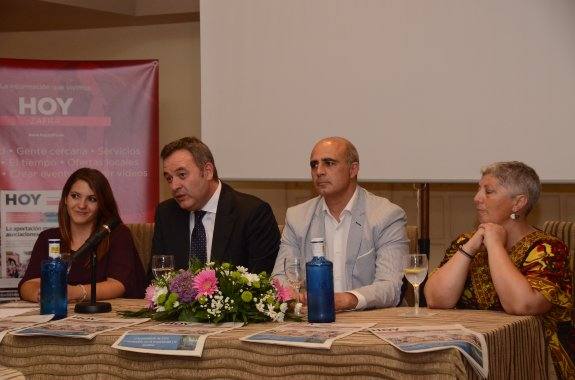mesa institucional de la presentación 