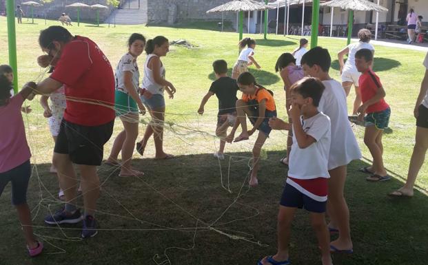 Cada grupo cuenta con dos monitores 
