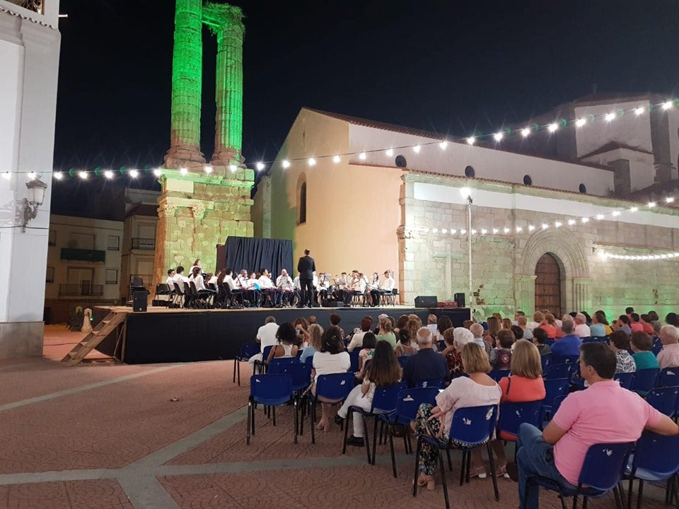 La actuación de la banda municipal de música el martes de Feria 