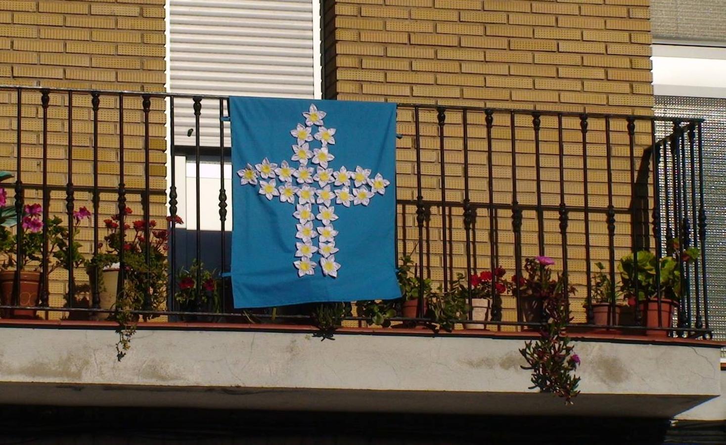 Cruz de mayo en el balcón 