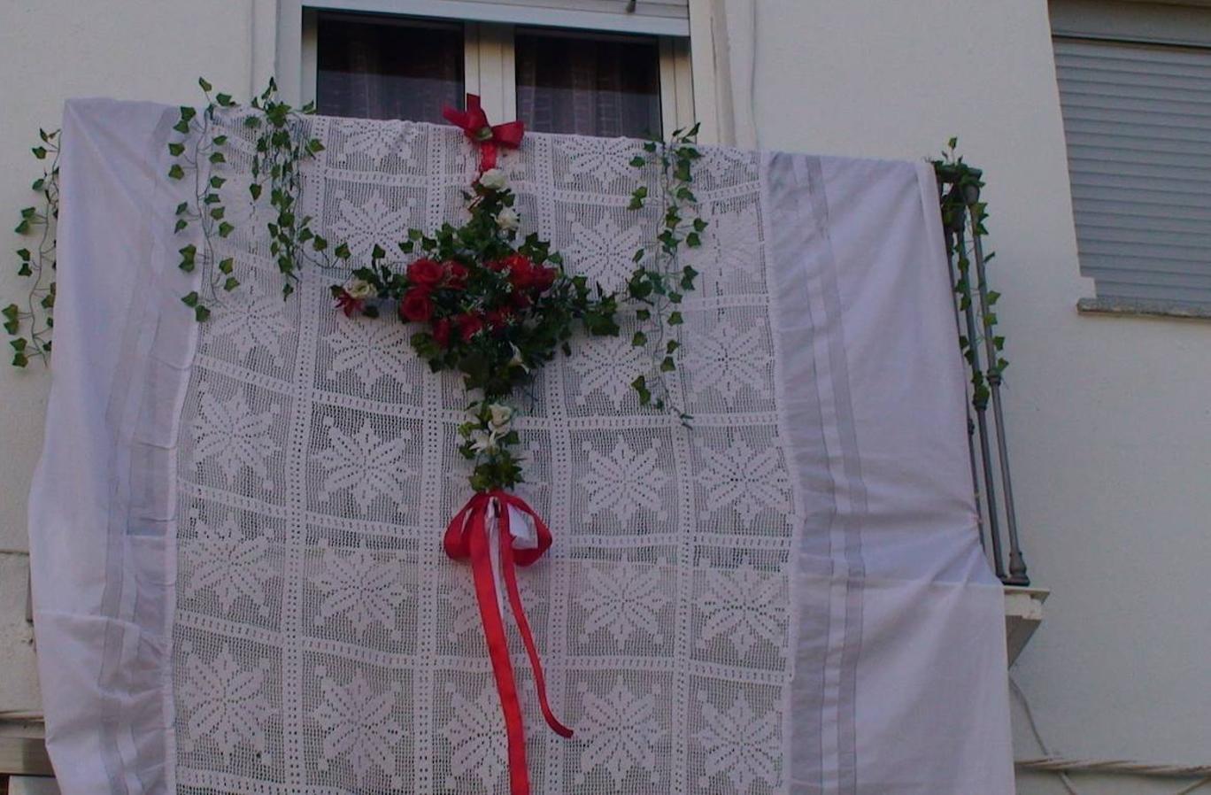 Cruz de mayo en el balcón 