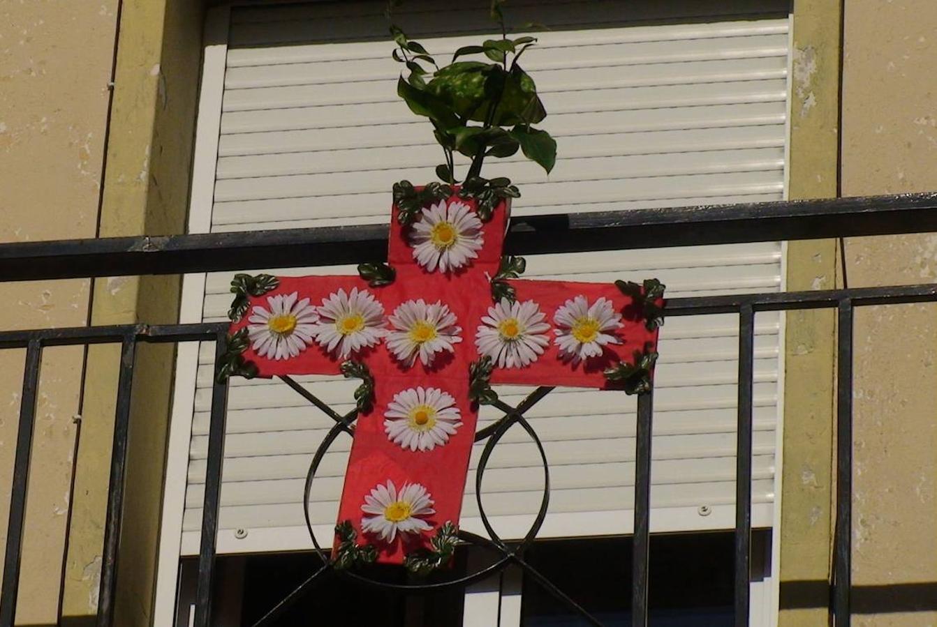 Cruz de mayo en el balcón 