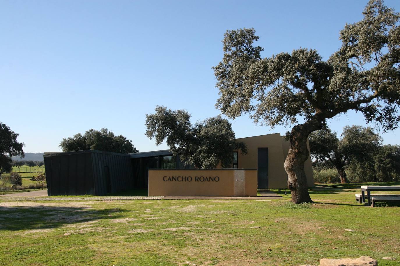Exterior del Centro de Interpretación de Cancho Roano 