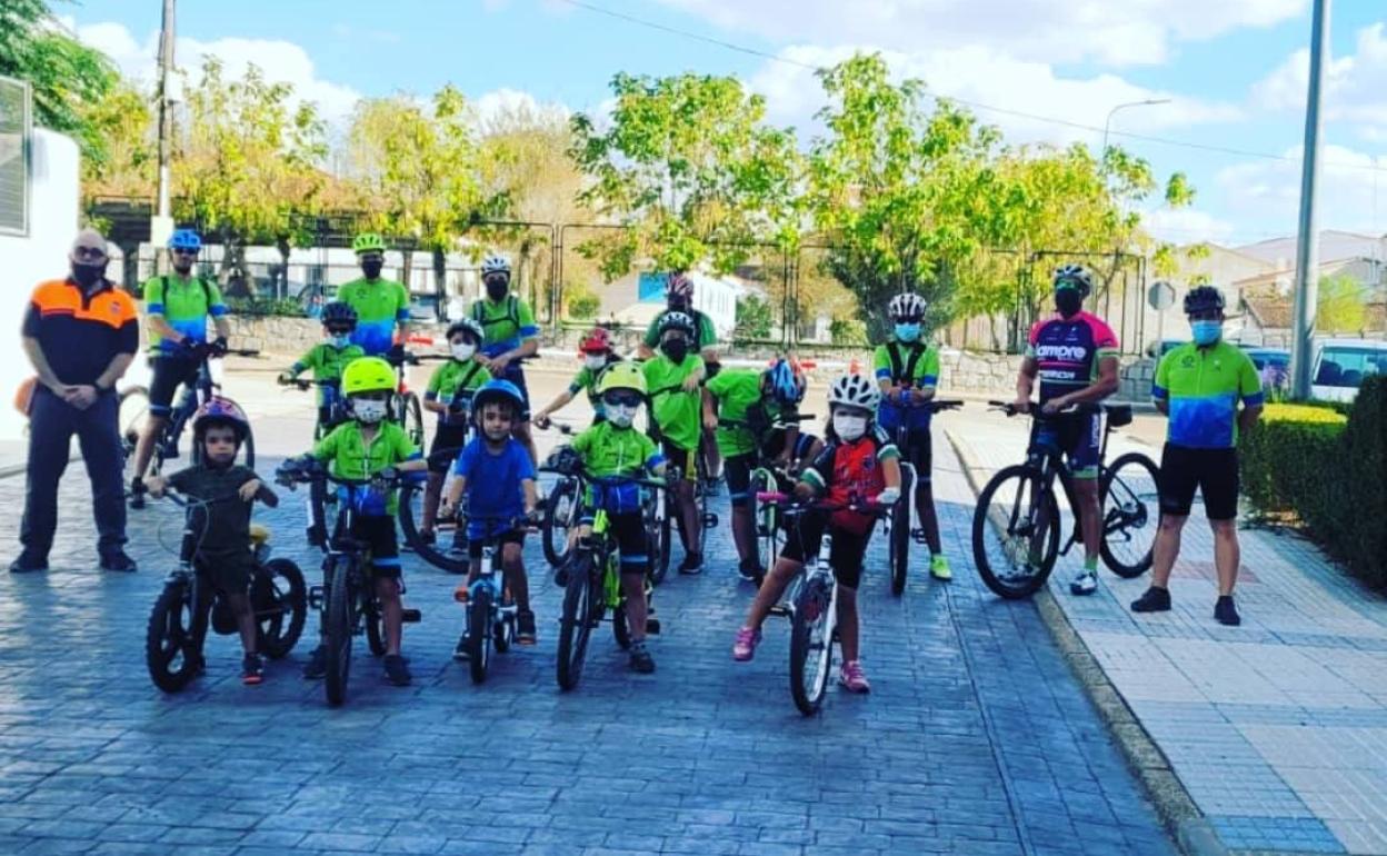 Participantes en II quedada BTT al Cristo de Zalamea 