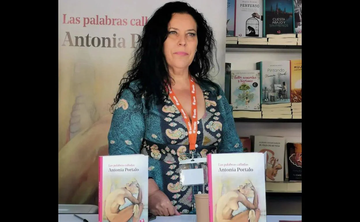 Antonia Portalo en la Feria del Libro de Madrid.