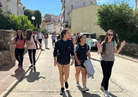 Imagen secundaria 1 - Un grupo de alumnos del IES Antonio de Nebrija ha disfrutado 3 días en el Valle del Jerte