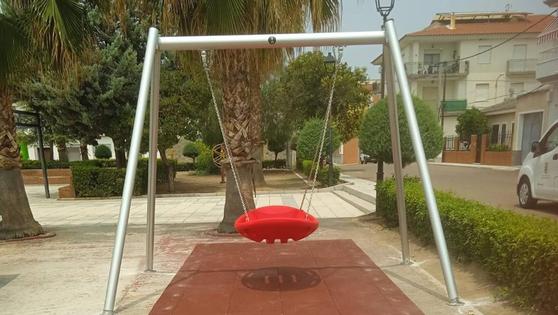 Zalamea cuenta con un nuevo columpio para niños con movilidad reducida