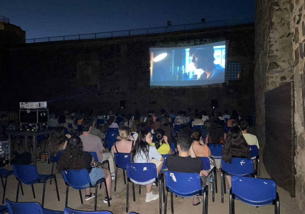 Primera proyección del ciclo de cine en el Castillo de Arribalavilla.