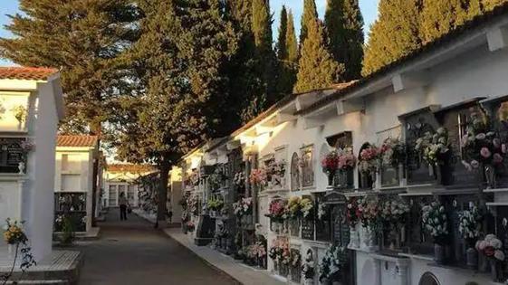 El Cementerio Municipal abrirá de forma ininterrumpida por la festividad de Todos los Santos