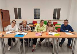 Grupo que cursa inglés en Zalamea de la Serena.