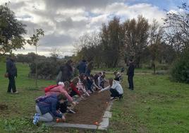 Uno de los grupos de alumnos durante una actividad.