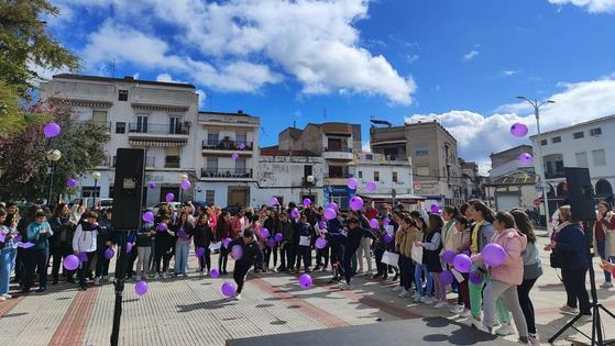 Zalamea se viste de morado para celebrar el Día Internacional de la Mujer