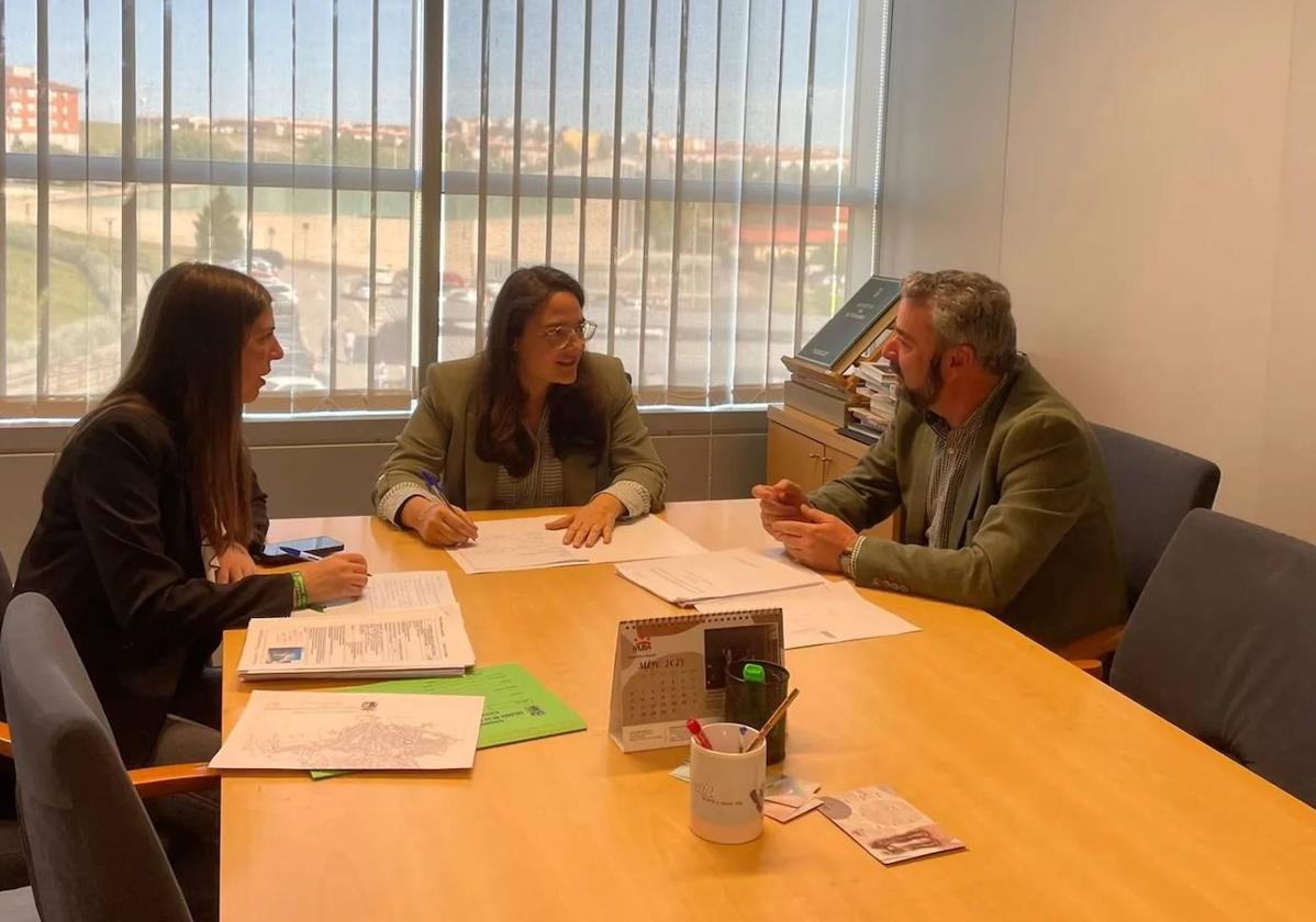 El alcalde ilipense se reúne con la Directora General de Bibliotecas, Archivos y Patrimonio Cultural, Adela Montaña Rueda