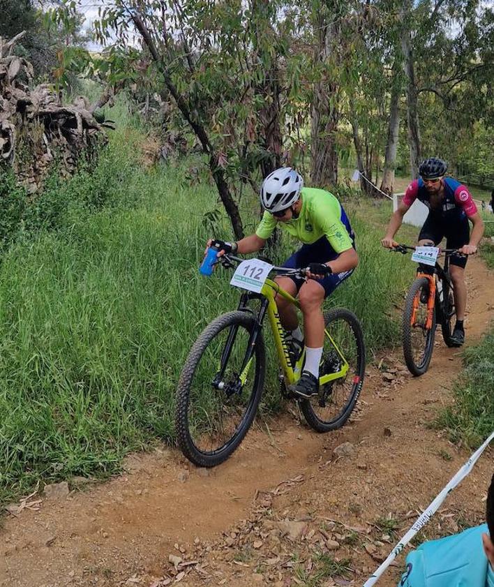 Imagen secundaria 2 - Los ciclistas de la AC Cancho Roano se lucieron en Zafra