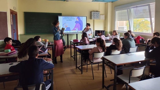 Los alumnos de 2º de ESO asisten a un taller de prevención del acoso por Internet