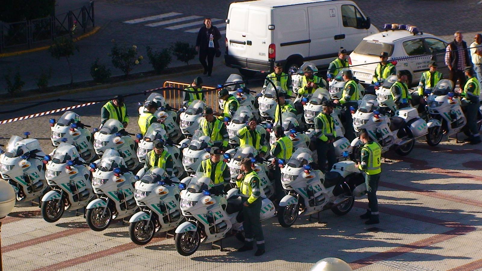 La Escuela de Tráfico de la Guardia Civil hizo una parada en Zalamea