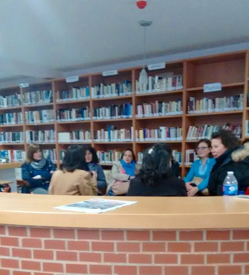 El club de lectura comienza el nuevo ciclo de reuniones con el grupo de adultos
