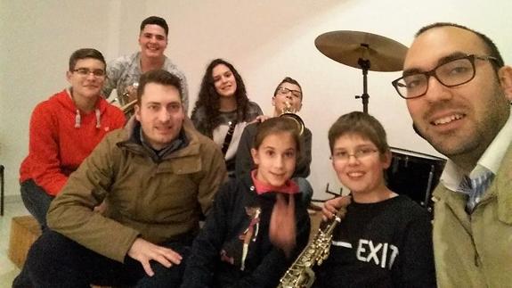 La visita del concejal de Cultura a la banda municipal 