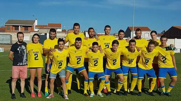 El equipo visitó la camiseta de apoyo a Dowie en el encuentro ante el Llerenense :: 