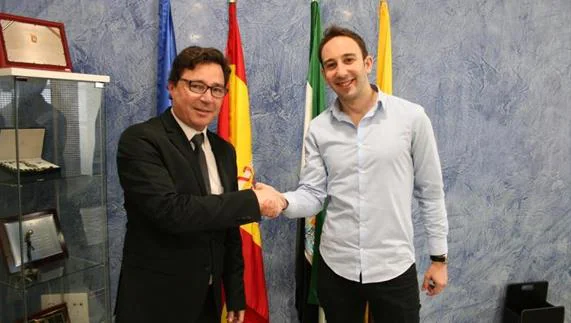 El alcalde con el director de Telfefonía 