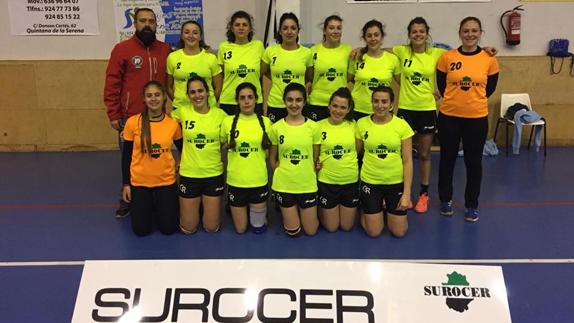 El equipo senior con su entrenador 
