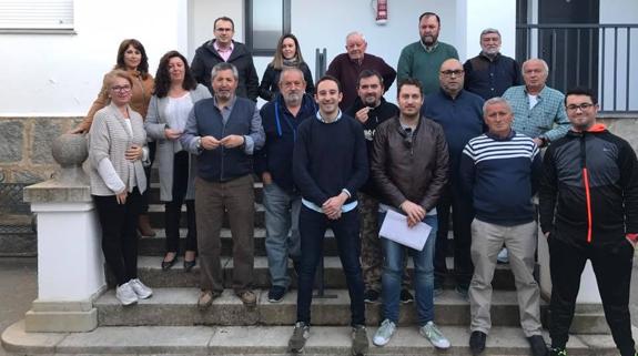 Las asociaciones y el alcalde en la entrega de llaves 