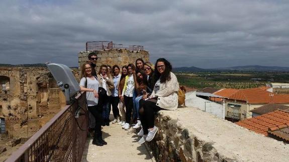 Los alumnos que comenzaron el curso, visitaron el castillo 