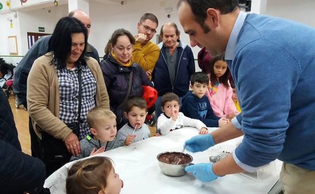 Piruletas de chocolate para disfrutar de la Navidad en familia