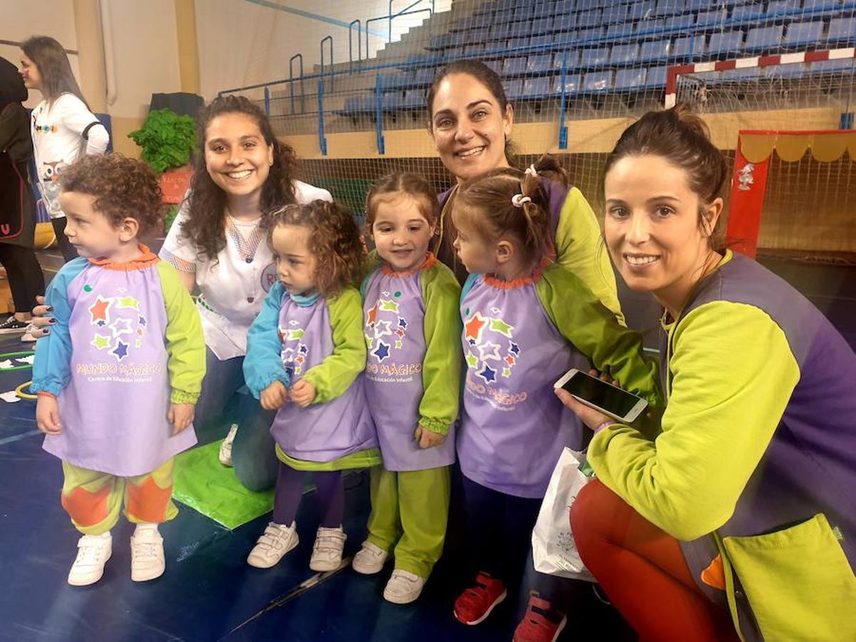 A lo largo del día, hay talleres para niños que han sido organizados por los alumnos de Educación Infantil y Animación Sociocultural del IES Gaviota