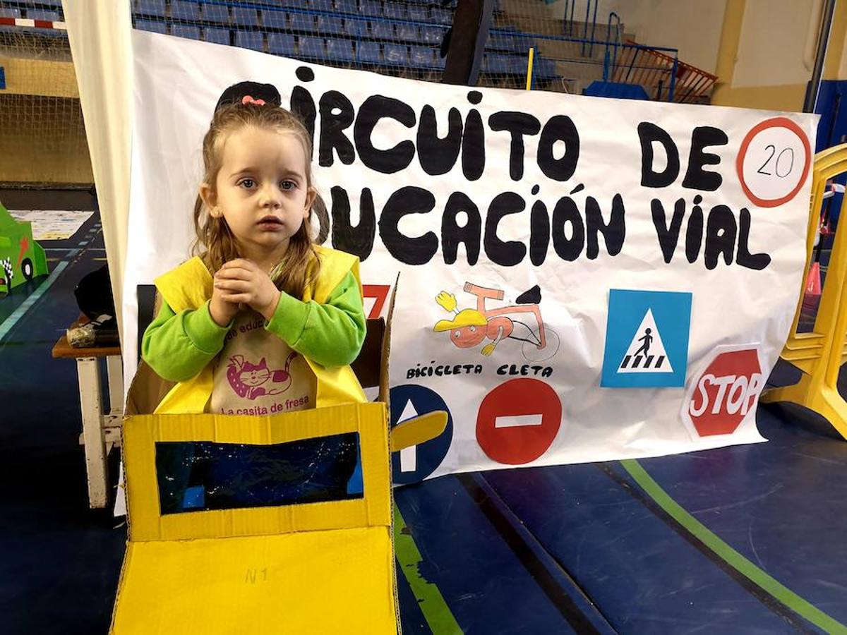A lo largo del día, hay talleres para niños que han sido organizados por los alumnos de Educación Infantil y Animación Sociocultural del IES Gaviota