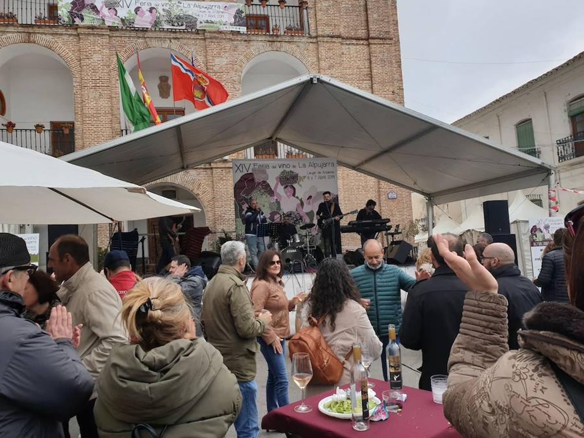 Más de una veintena de expositores se ha concentrado este fin de semana en la Plaza Mayor de Laujar