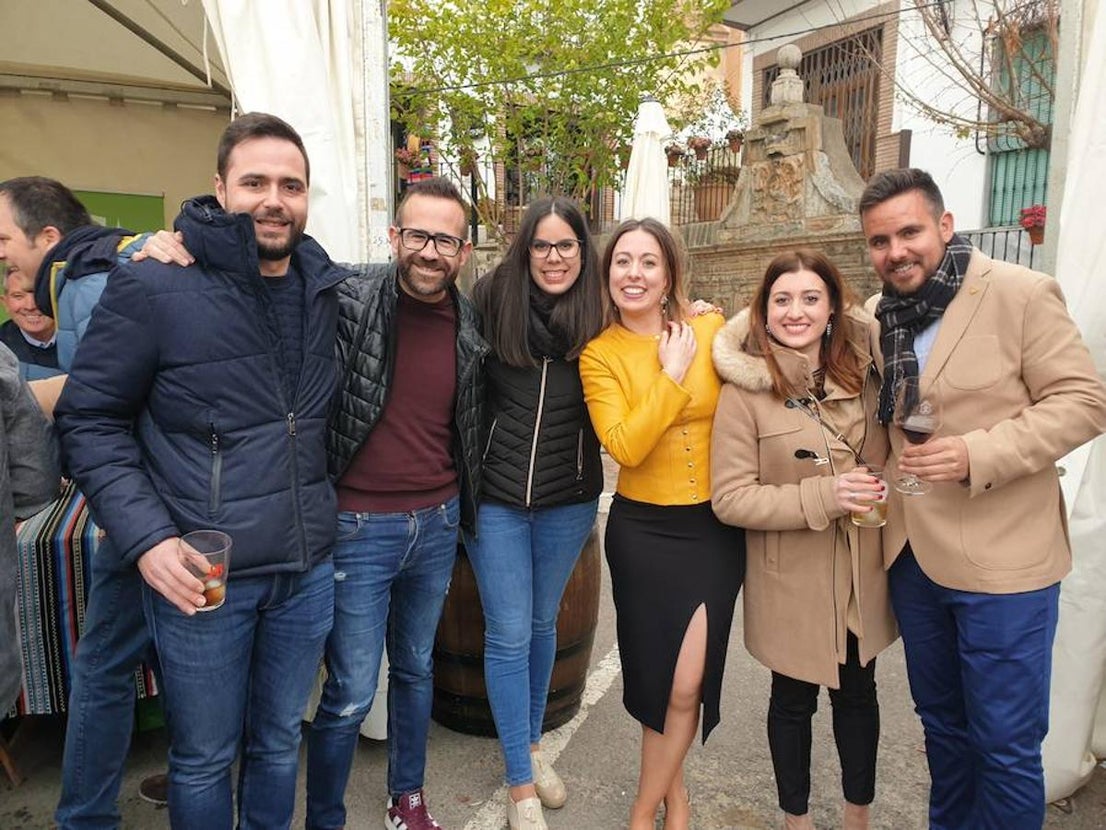 Más de una veintena de expositores se ha concentrado este fin de semana en la Plaza Mayor de Laujar