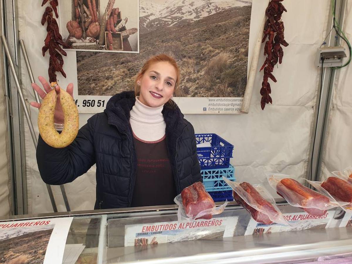 Más de una veintena de expositores se ha concentrado este fin de semana en la Plaza Mayor de Laujar