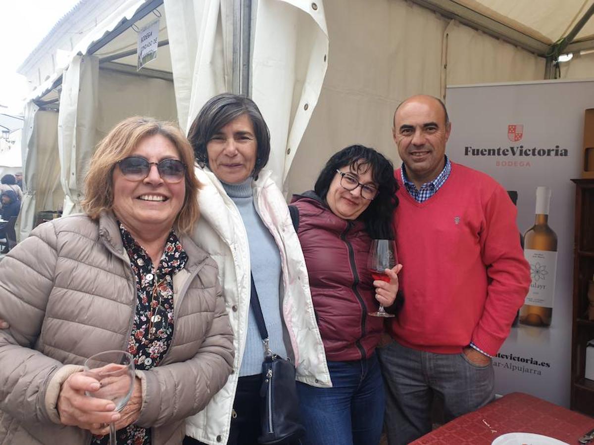 Más de una veintena de expositores se ha concentrado este fin de semana en la Plaza Mayor de Laujar