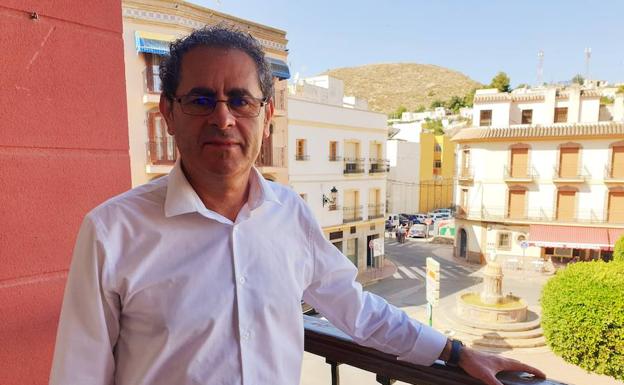 El primer edil pone fin a su etapa política tras doce años como alcalde en Berja. 