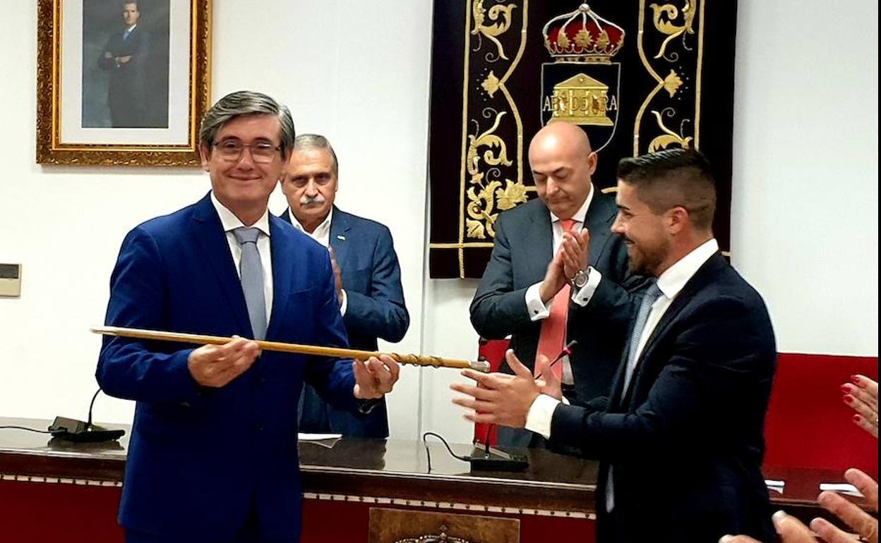 Sesión de investidura de Manuel Cortés, alcalde de Adra. 