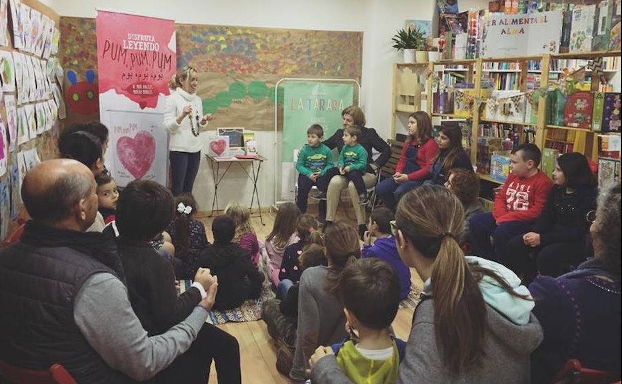 Dibujo, lectura y escritura creativa en los talleres de La Tarara