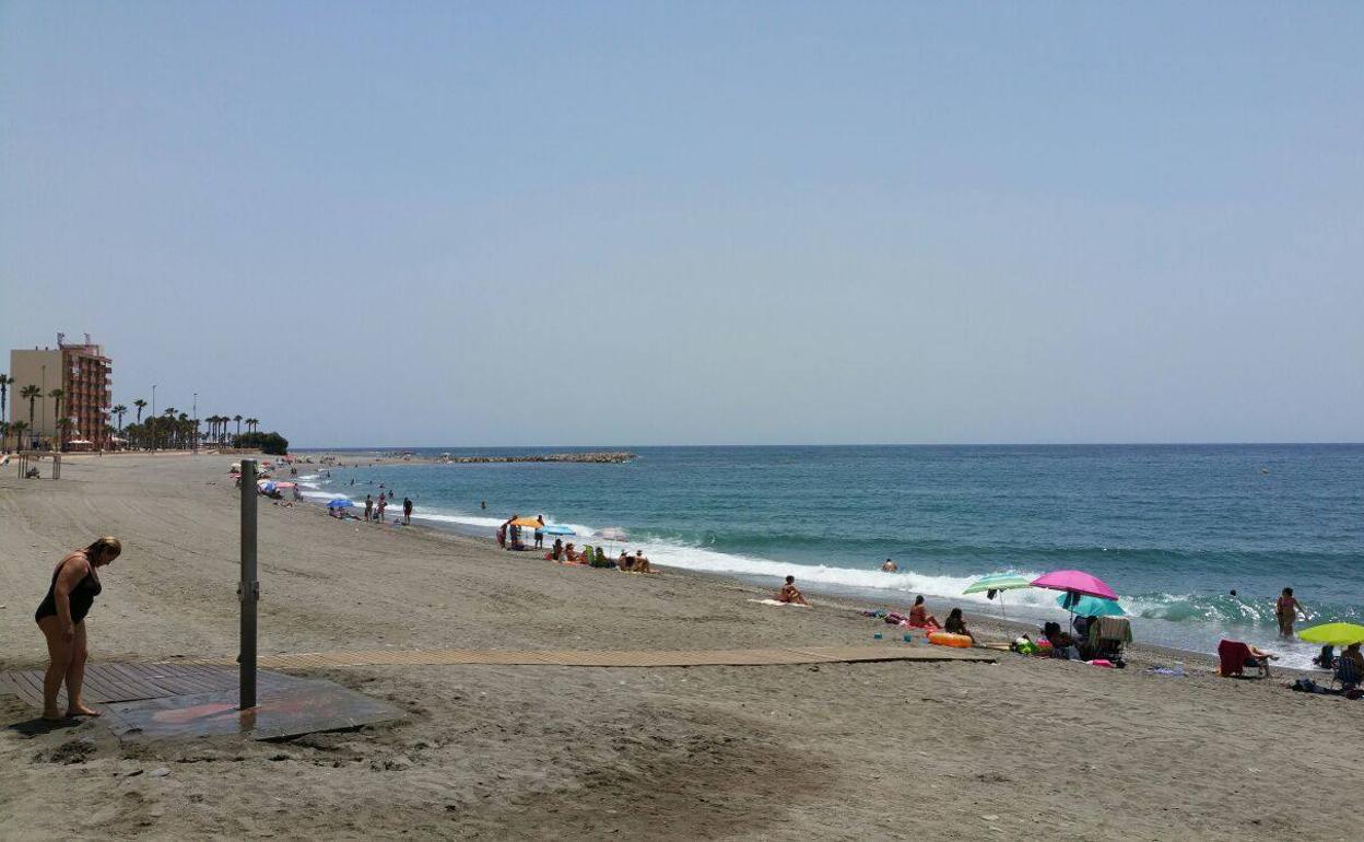 Adra pone a punto sus playas