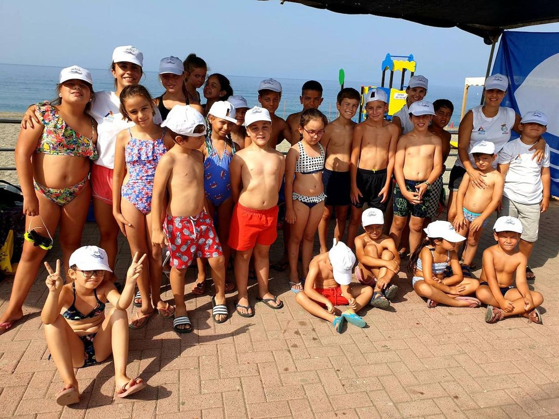 Fotos: Adra da una lección de respeto por el mar